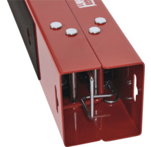 Gedetailleerde weergave van een rode, verstelbare werkbank