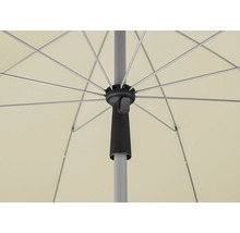 Detail van een parasol met baleinen, mast en openingsmechanisme