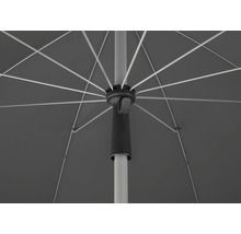 Detailaanzicht van een parasol met baleinen, schermdak en mast