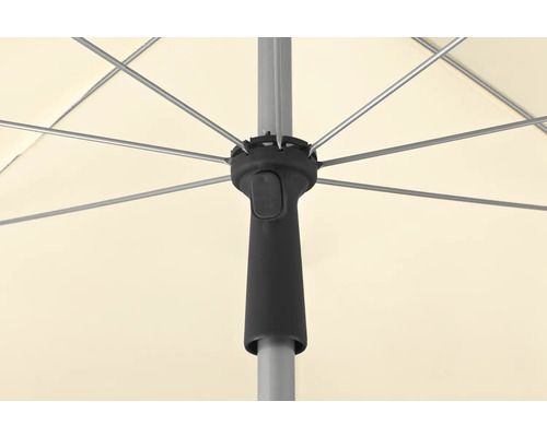 Detailopname van een parasol met baleinen en mechanisme