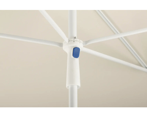 Detailopname van een parasol met mechanisme voor openen en sluiten