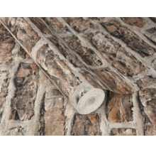 Behang met steenmotief en opgerolde look