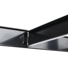 Detailopname van een zwarte metalen constructie