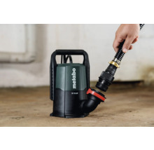 Metabo Logo. Vuilwaterpomp met slangaansluiting wordt aangebracht.