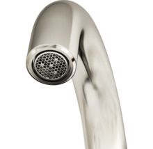 Close-up van een kraanuitloop met perlator