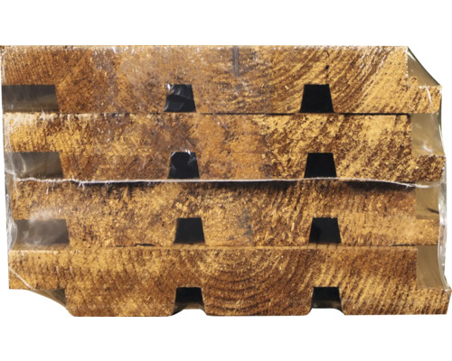 Stapel houten tegels, verpakt in folie