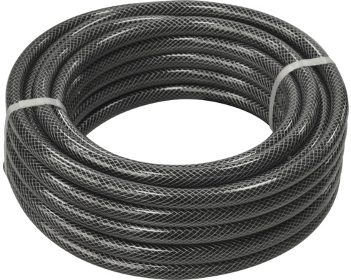 Opgerolde waterslang van kunststof