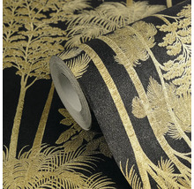 Behangrol met boommotief op een donkere achtergrond