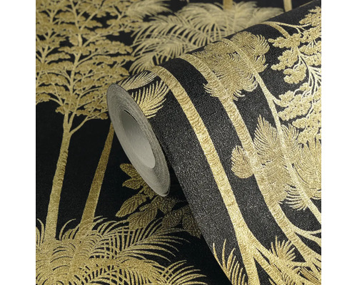 Behangrol met boommotief op een donkere achtergrond