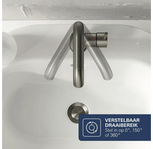 Wastafelkraan met instelbaar zwenkbereik in een wasbak.