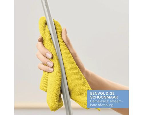 Reiniging van een stang met een gele doek