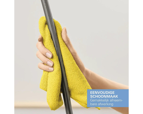 Een persoon veegt een stang schoon met een gele microvezeldoek.
