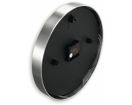 Achterkant van een wandklok met metalen behuizing