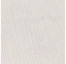 Detailopname van behang met een fijne verticale lijnstructuur.