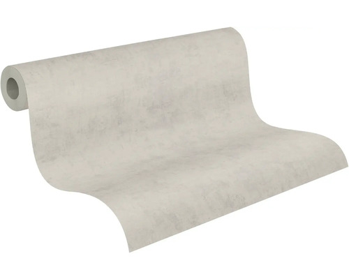 Vliesbehang met betonlook in lichtgrijs, licht gestructureerd oppervlak, gedeeltelijk afgerolde rol.