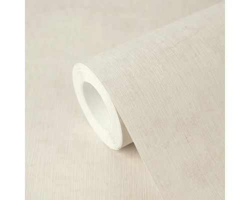 Rol vliesbehang met fijne lineaire structuur in crème.