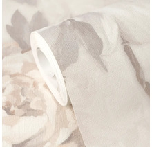 Vliesbehang met groot bloemenpatroon en fijne textielstructuur op een rol.