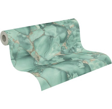 Vliesbehang met marmerlook in turquoise met metallic accenten, gestructureerd oppervlak.