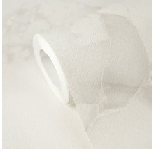 Gestructureerd vliesbehang met een subtiel steenpatroon op een rol.