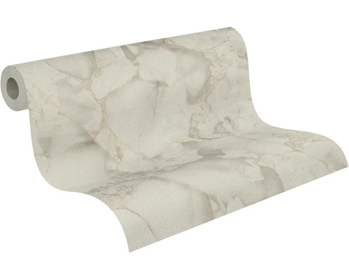 Vliesbehang met beige marmerlook en steenstructuur.