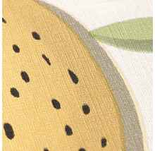 Detailweergave van vliesbehang met perenpatroon en reliëfstructuur.