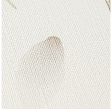 Detailopname van een wandbekleding met een linnenstructuur en een subtiel bladpatroon.