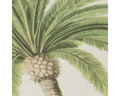 Detailweergave van behang met een geïllustreerd palmboommotief en groene bladeren.