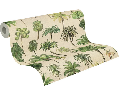 Vliesbehang op rol met groene geïllustreerde palmbomen op een beige achtergrond in een tropisch ontwerp.