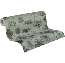 Gedeeltelijk afgerolde vliesbehang met tropisch palmenpatroon