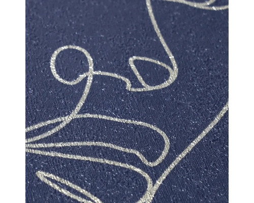 Gestructureerd behang met zilveren metallic lijnen in een abstract patroon.