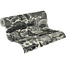 Vliesbehang met een zwart-wit landschapsmotief met bomen en heuvels.