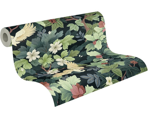 Vliesbehang met botanisch patroon van bladeren, bloemen en vliegende kraanvogels.