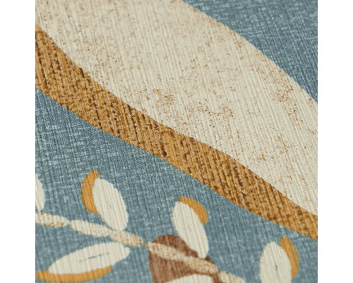 Detailopname van gestructureerd behang met bladpatroon en gebogen lijnen, die de fijne oppervlaktestructuur laat zien.