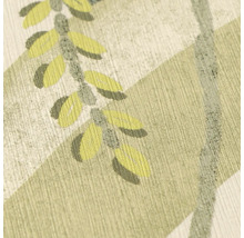 Detailopname van gestructureerd behang met een botanisch patroon van bladeren en takken.