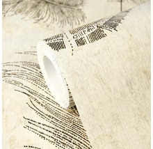 Behang met verenpatroon en gestructureerd oppervlak, detailweergave van een rol.