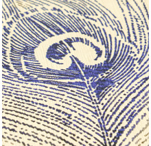 Vliesbehang met een gestructureerd pauwenveerpatroon van dichtbij.