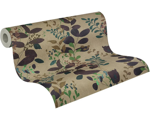 Vliesbehang met botanisch bladpatroon in paars, groen en bruin, rol gedeeltelijk afgerold.