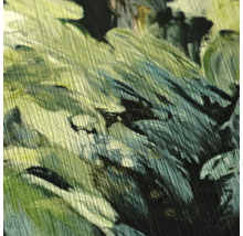 Detailopname van gestructureerd behang met botanisch bospatroon en verticale ribbels.