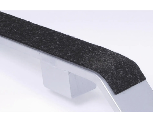 Detailopname van een meubelglijder met vilten glijvlak op een meubelpoot.