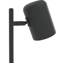 Buitenlamp op een paal voor tuinverlichting