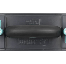 Wolfcraft handschuurmachine met handgreep en klemmechanisme aan de zijkant voor schuurpapier. Wolfcraft Logo.