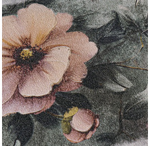 Behang met textuur en botanisch bloemenpatroon met een grote bloem en bladeren.