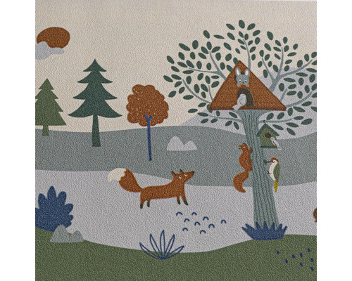 Behang met bosdierenmotief voor kinderen, met een vos, uil, eekhoorn en bomen in geïllustreerde stijl op een gestructureerd oppervlak.