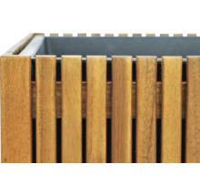 Detailaanzicht van een plantenbak van houten latten