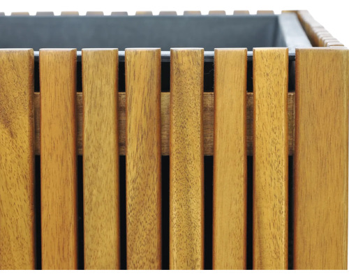 Houten bloembak met lattenpatroon