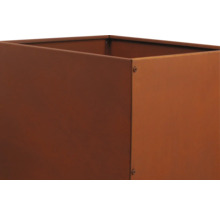 Vierkante plantenbak van metaal