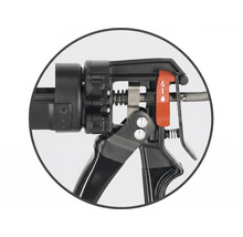 Detailaanzicht van een kitspuit met instelbare druppelstopfunctie.