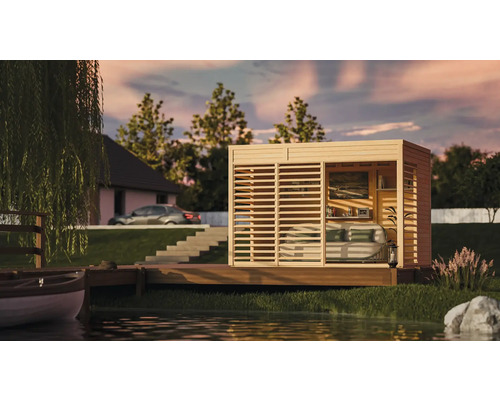 Houten tuinhuis met horizontale lamellen op een houten platform aan het meer