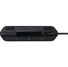 Onderkant van een zwarte ledlamp met stroomkabel