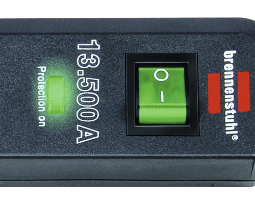 Gedetailleerde weergave van een overspanningsbeveiliging met beschermingsschakelaar en Brennenstuhl-logo